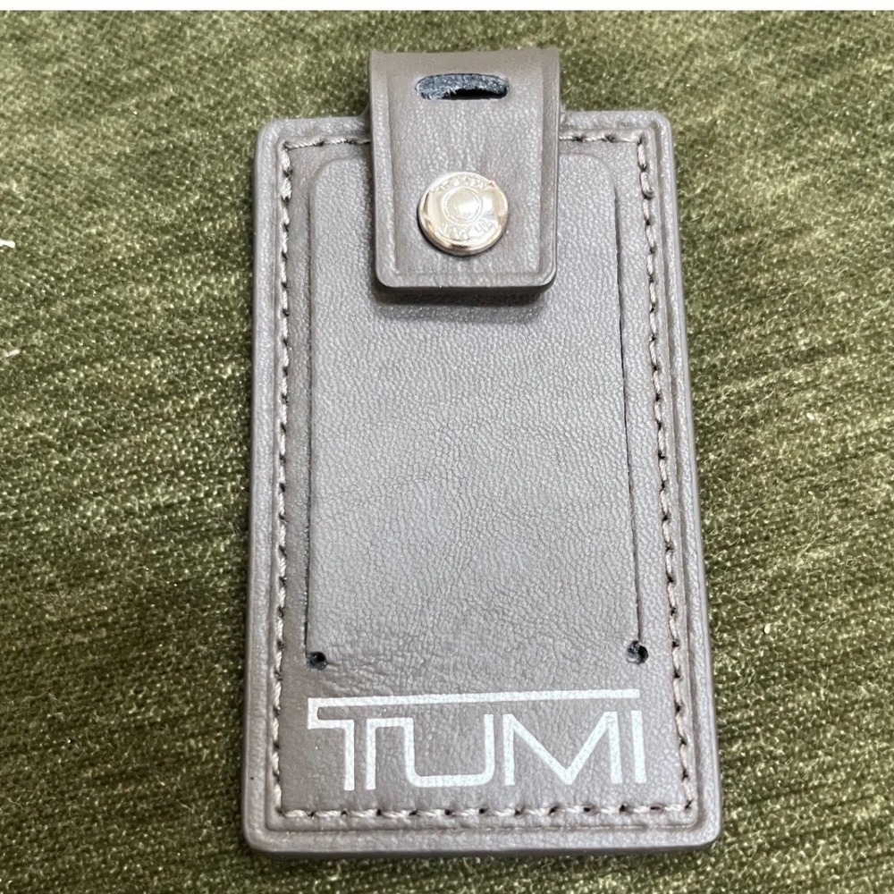 Tumi‎ Luggage Tag Brown with Silver Logo Leather Model 2022.